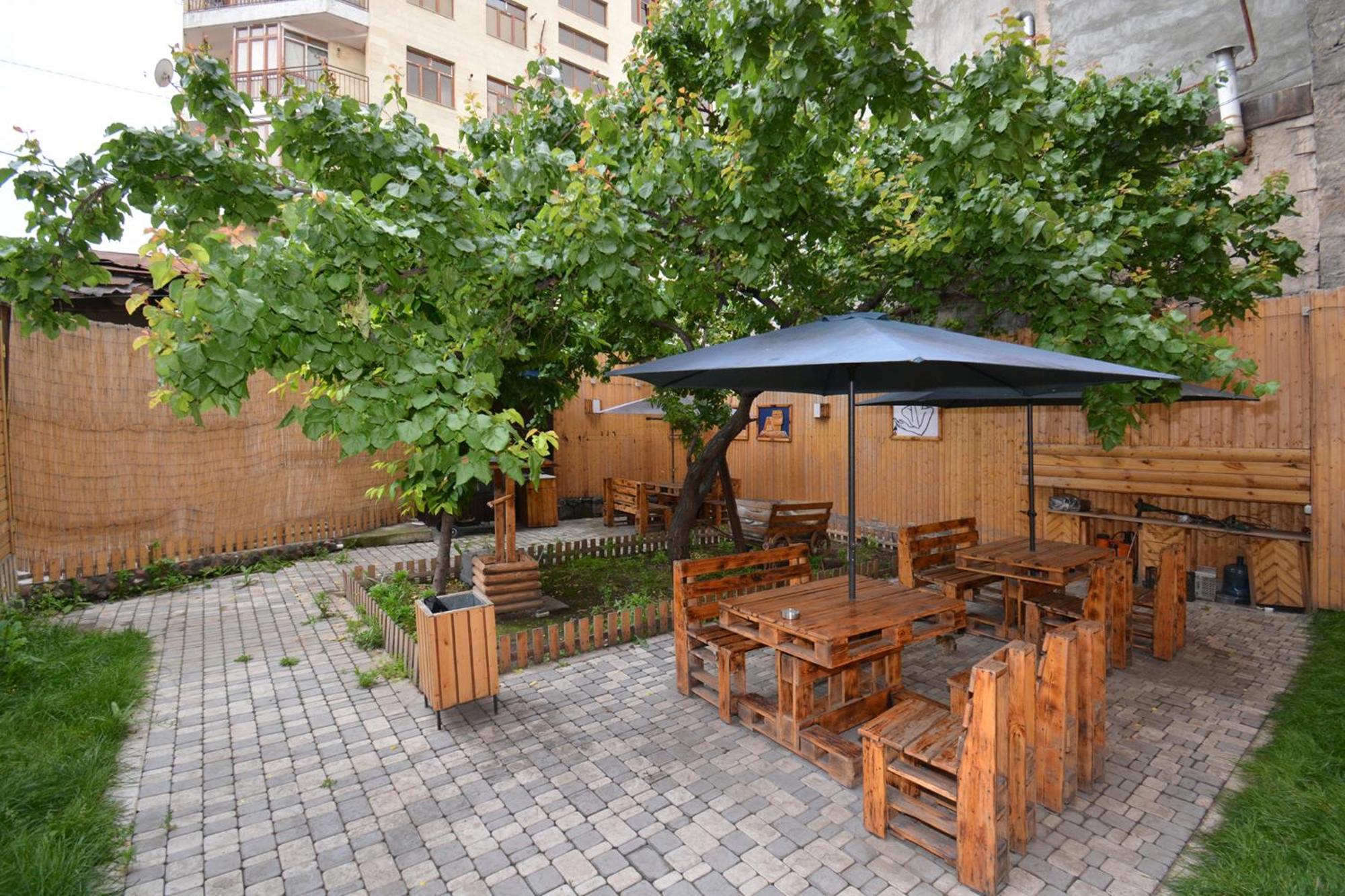 Partez Hotel Yerevan Exterior photo